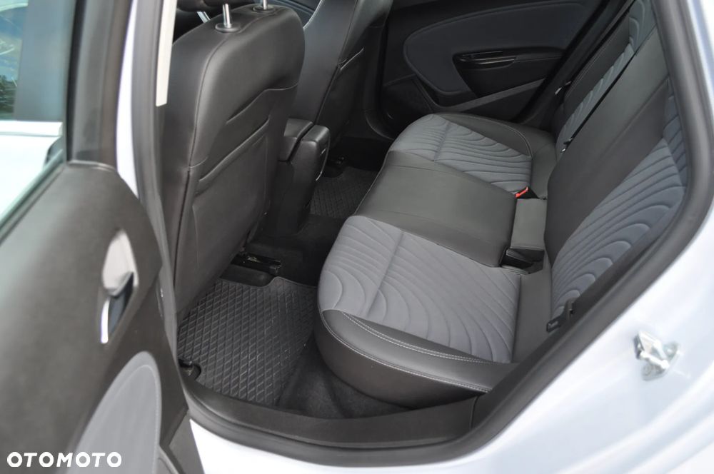 Opel Astra 1.6 Turbo Automatik - 20