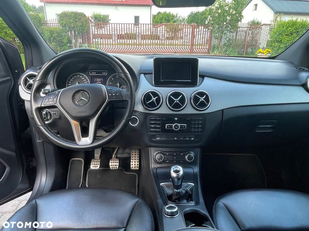Mercedes-Benz Klasa B 180 Peak Edition - 23