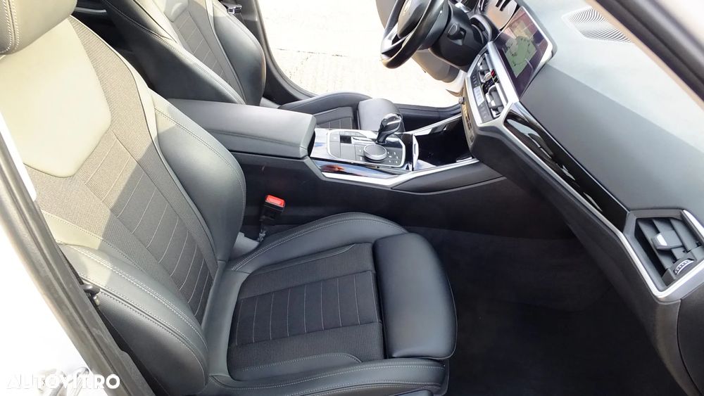 BMW Seria 3 320d Touring Aut. Sport Line - 32