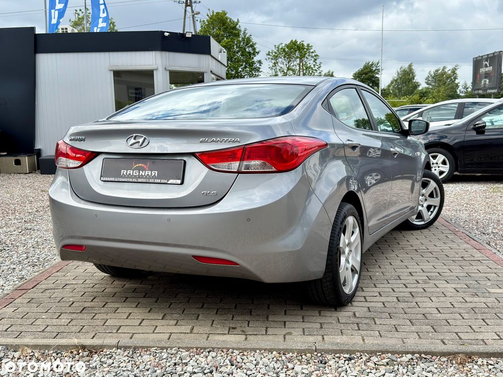 Hyundai Elantra 1.6 Style - 9