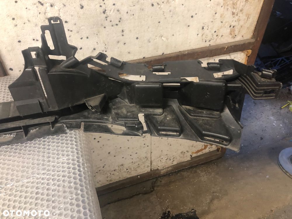MERCEDES C KLASA W206 WSPORNIK ZDERZAKA A2068850704 - 2