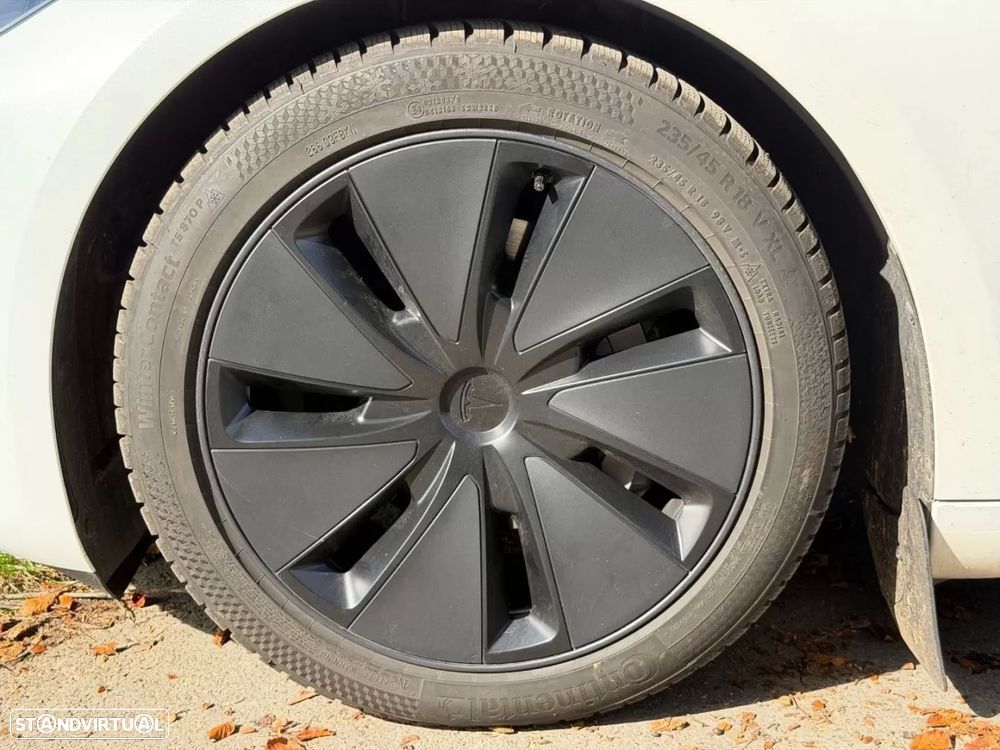 Tesla Model 3 2024 photo 2