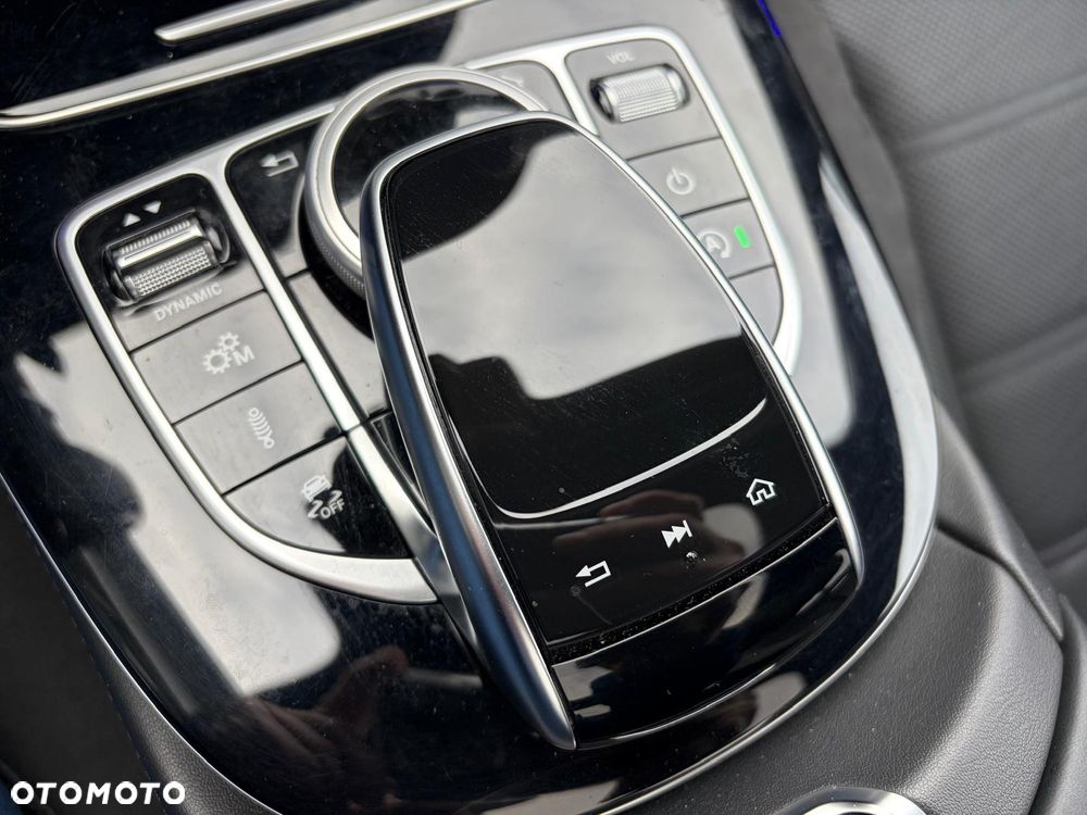 Mercedes-Benz Klasa E AMG 63 4Matic AMG Speedshift 9G-MCT - 26