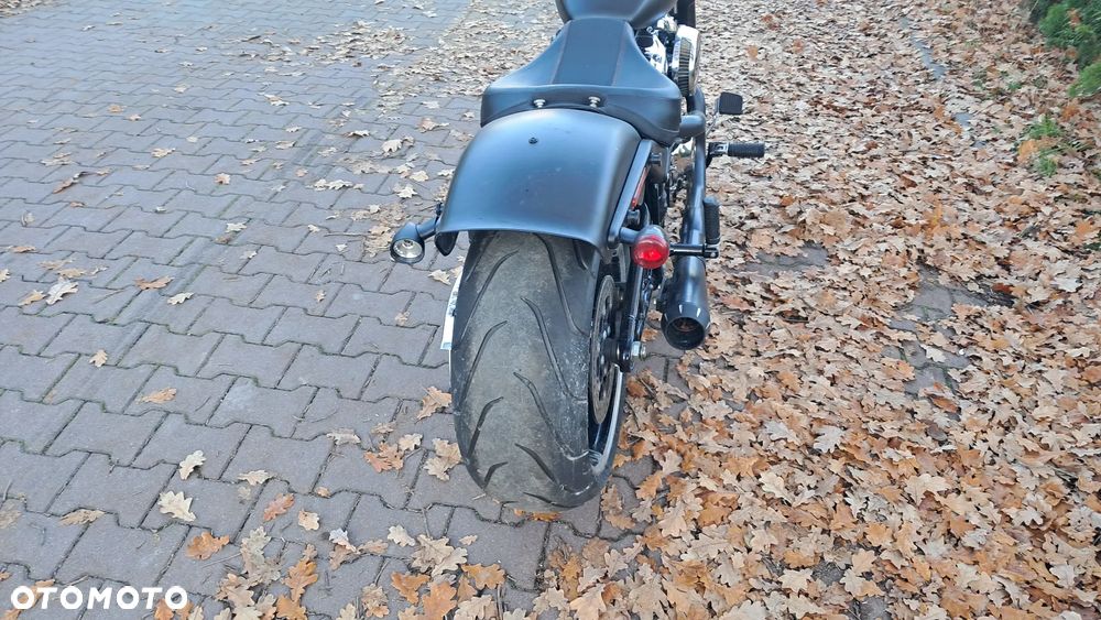Harley-Davidson Softail Breakout - 7