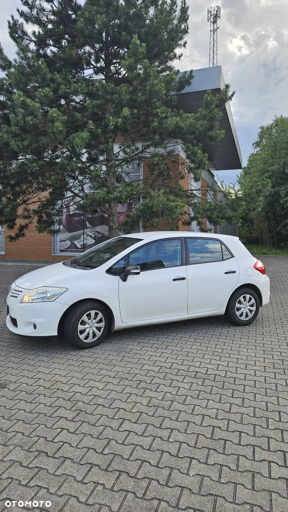 Toyota Auris 1.33 VVT-i Terra - 2