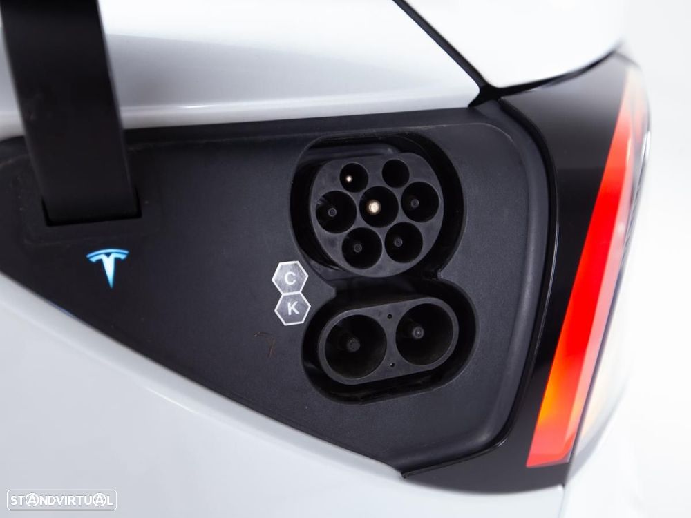 Tesla Model Y Long Range Dual Motor AWD - 17