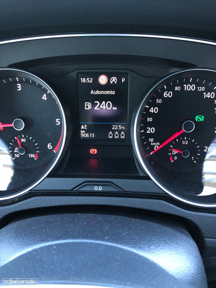 VW Passat Variant 2.0 TDI Business DSG - 18