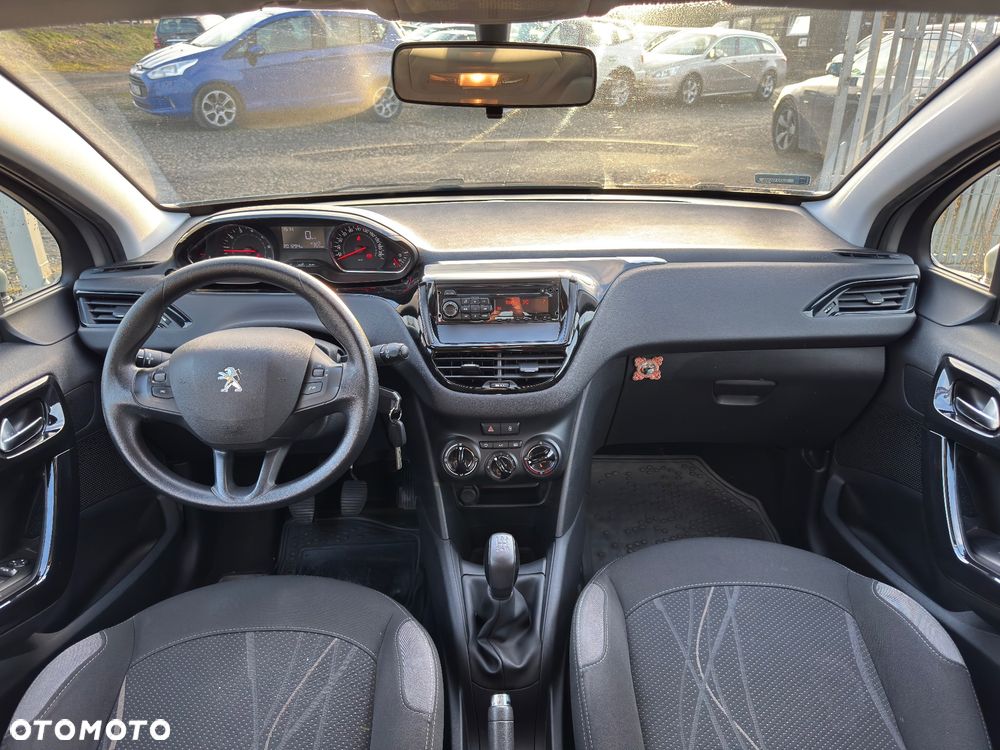 Peugeot 208 - 24