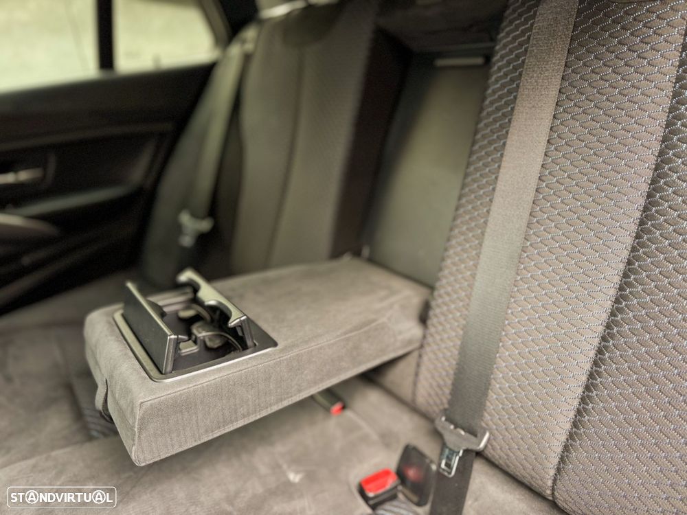 BMW 320 d Touring Pack M - 29