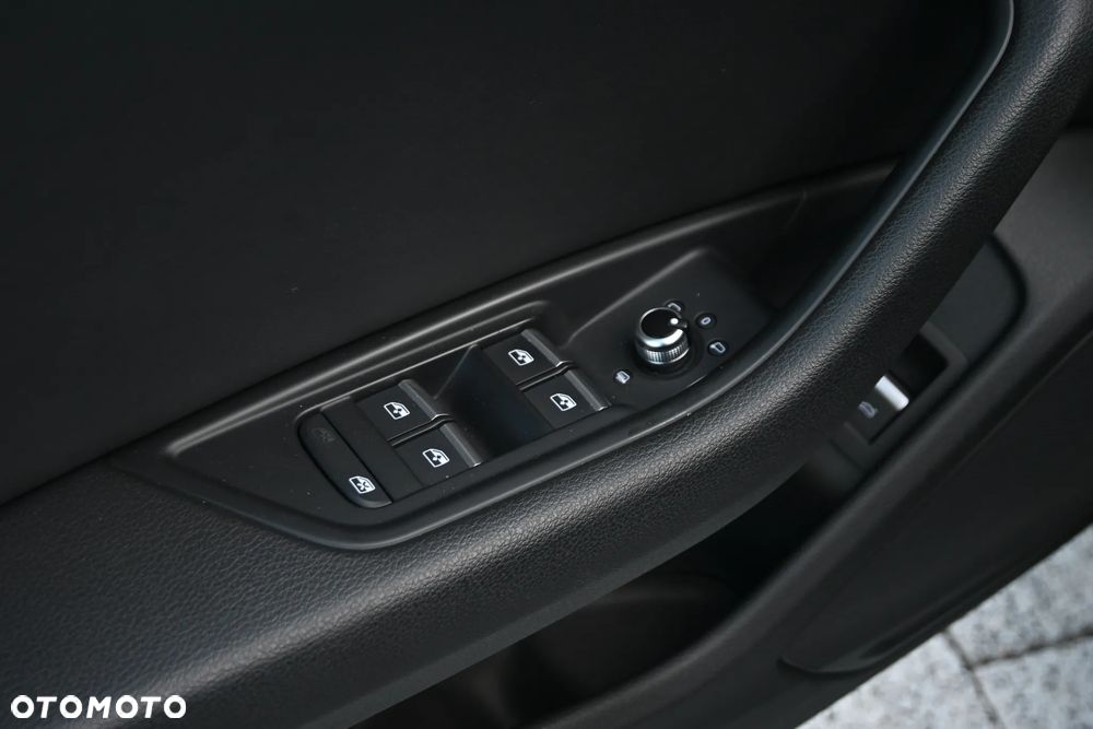 Audi A4 Avant 2.0 TDI ultra S tronic sport - 29