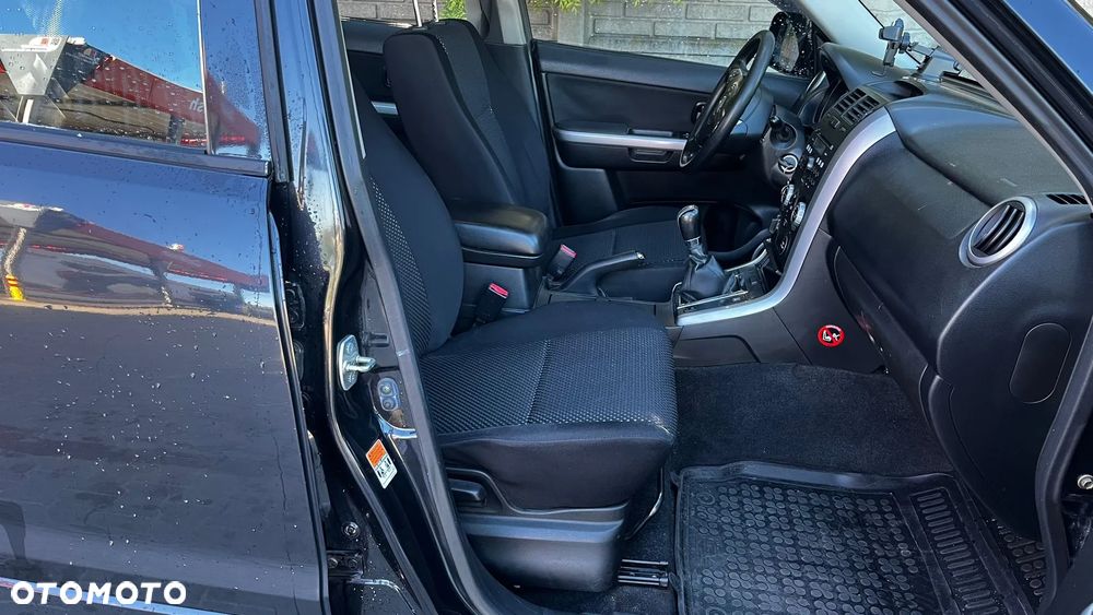 Suzuki Grand Vitara 2.0 Comfort + - 31