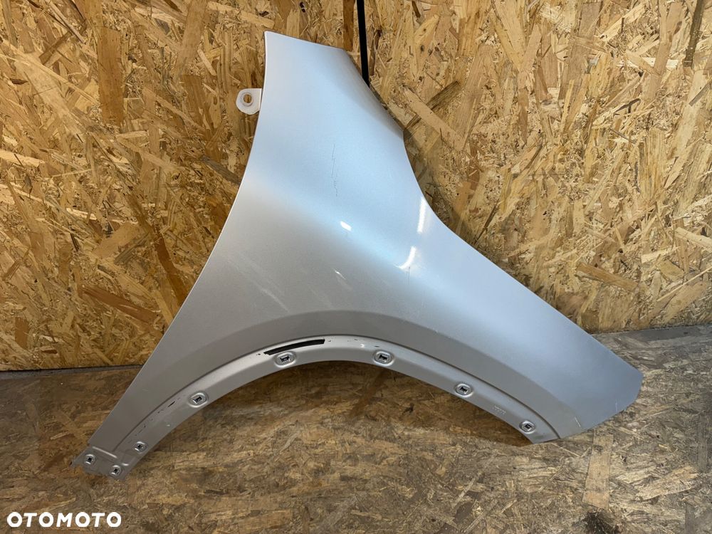 Przedni prawy błotnik Mercedes gla 247