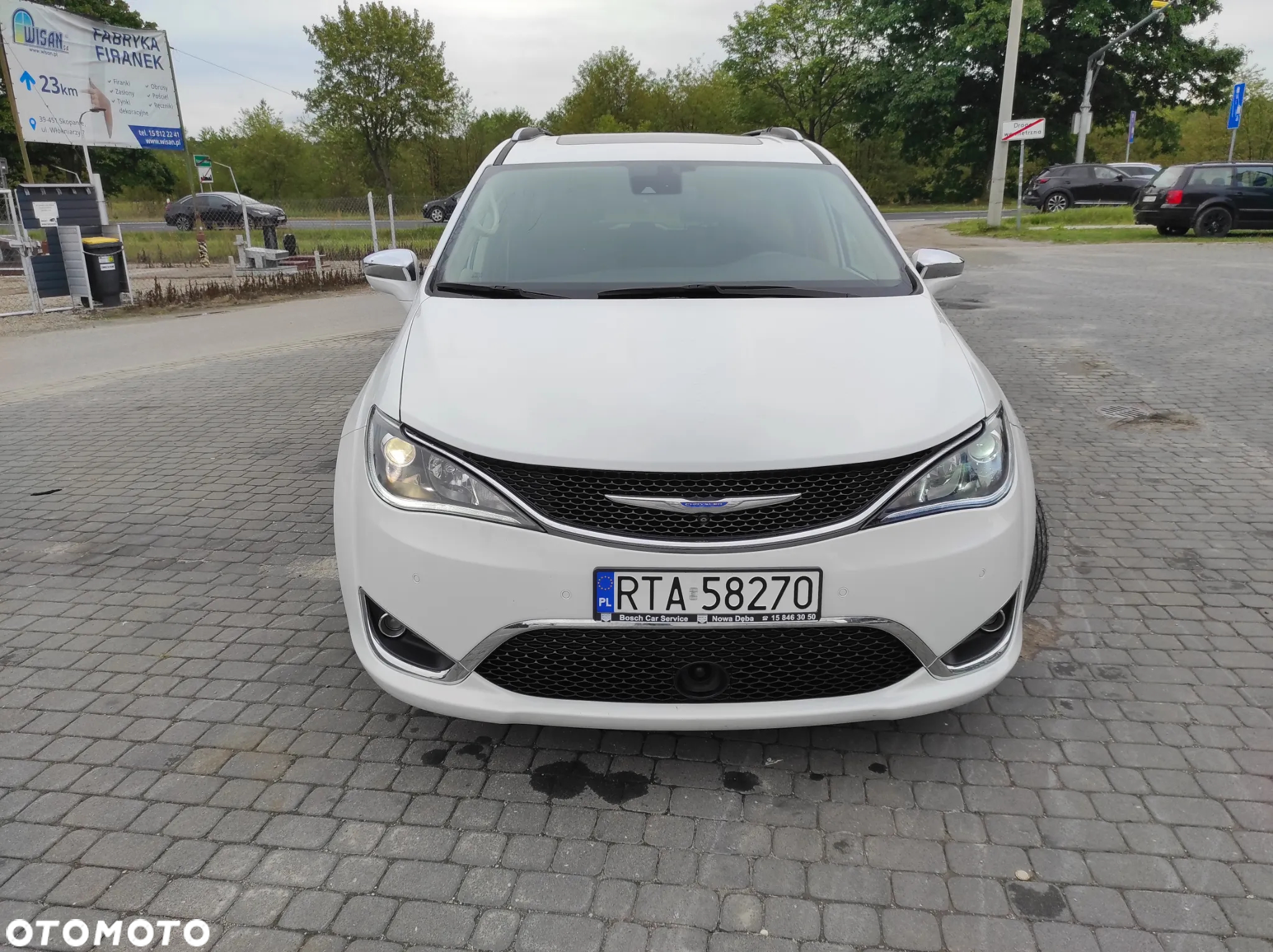 Chrysler Pacifica - 11