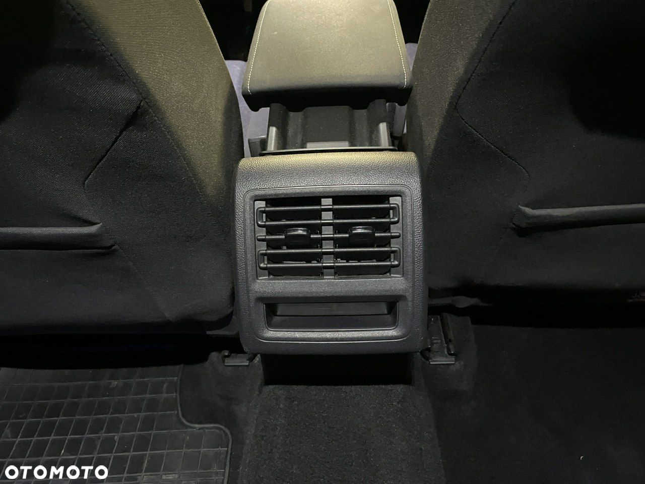 Volkswagen Golf - 25