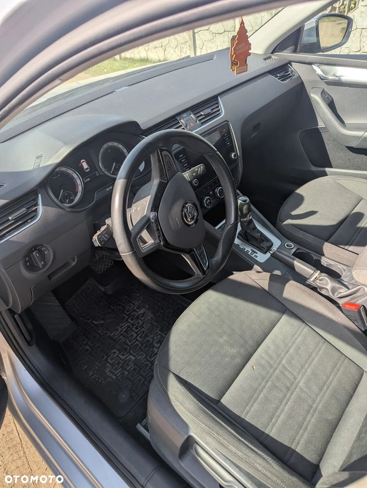 Skoda Octavia 1.6 TDI DSG Ambition - 5