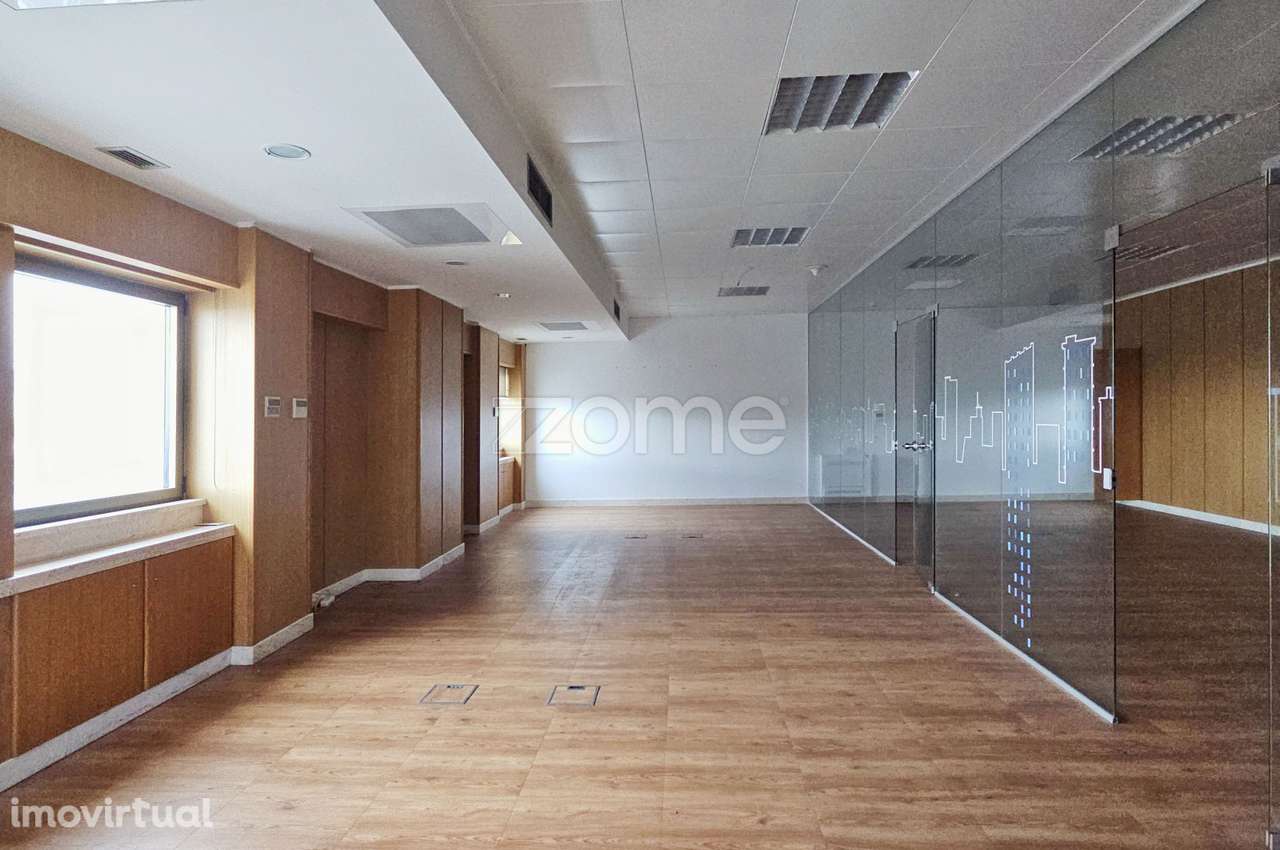 Escritório com 173m2 em Alfragide - Grande imagem: 2/17