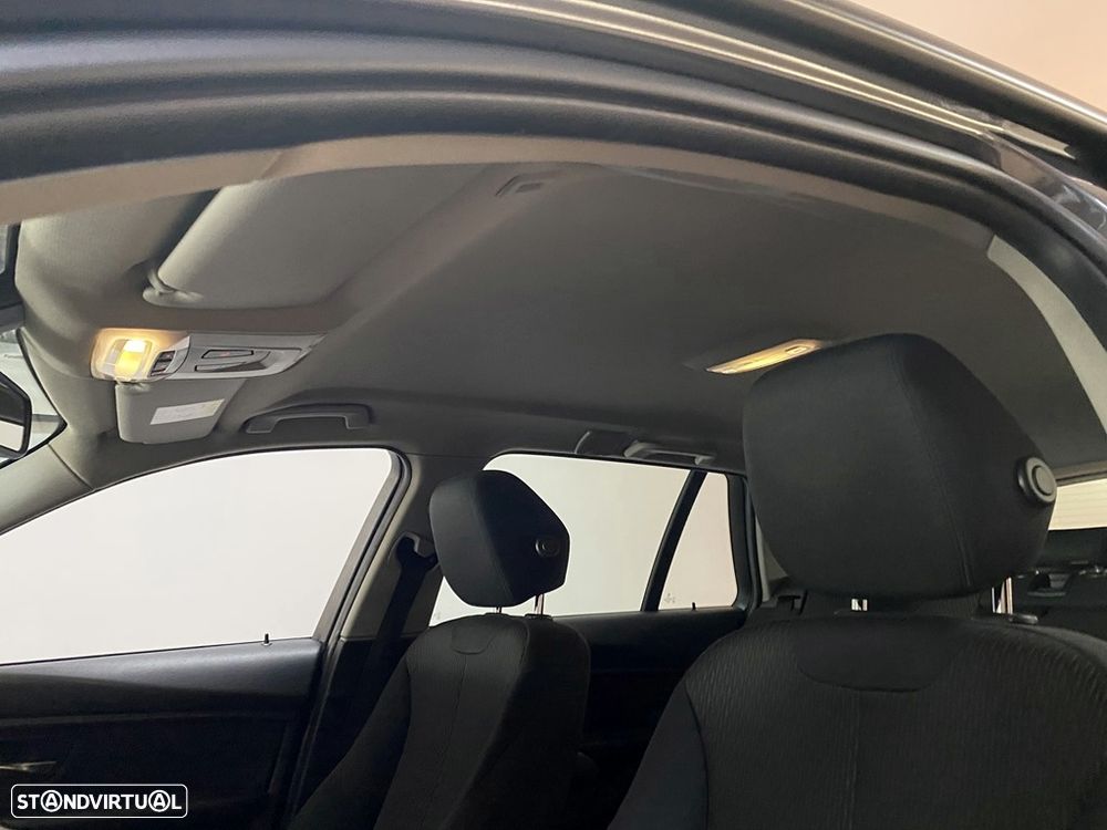 BMW 318 d Auto Exclusive - 31