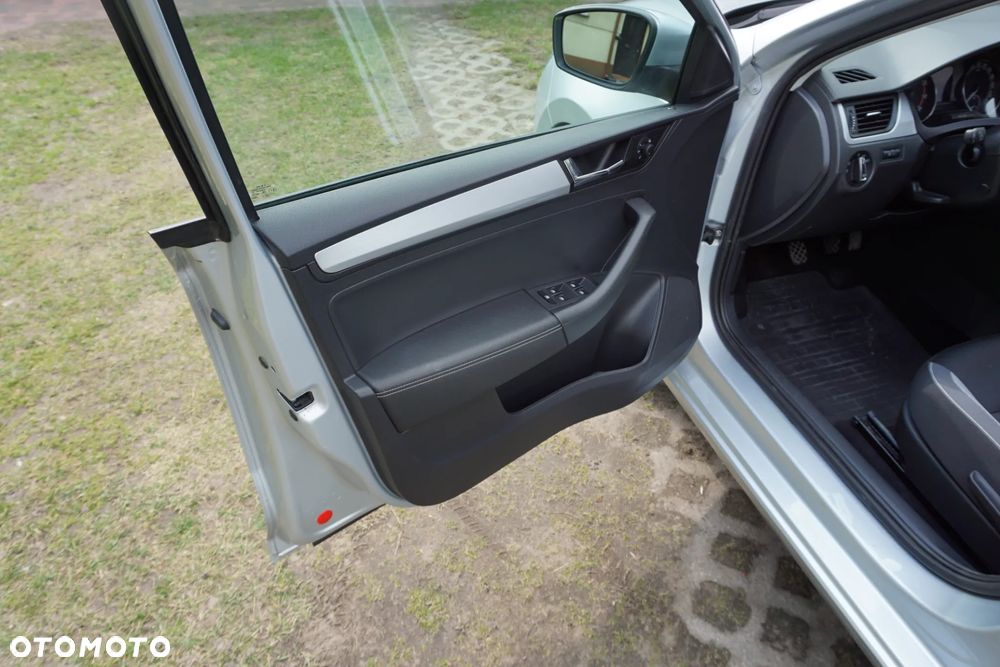 Skoda RAPID Spb 1.0 TSI Ambition - 14