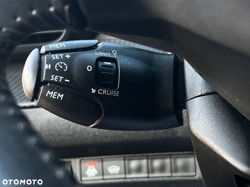 Peugeot 2008 PureTech 130 EAT8 Allure Pack - 22