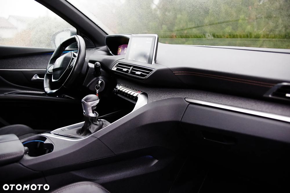 Peugeot 5008 1.6 BlueHDI Allure S&S - 32