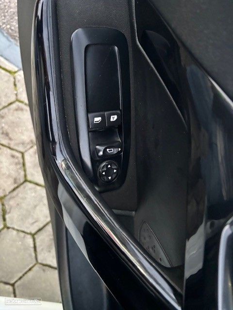 Peugeot 208 1.4 HDi SE Style - 17