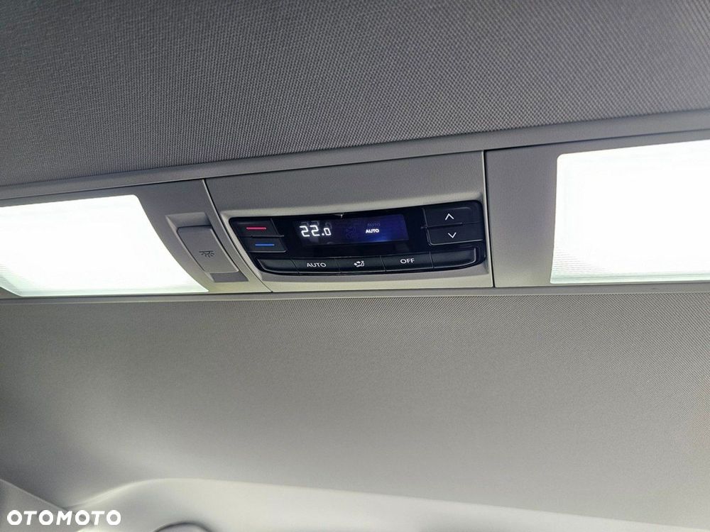 Volkswagen Multivan - 33