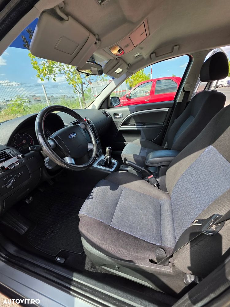 Ford Mondeo Wagon 1.8 Trend - 15
