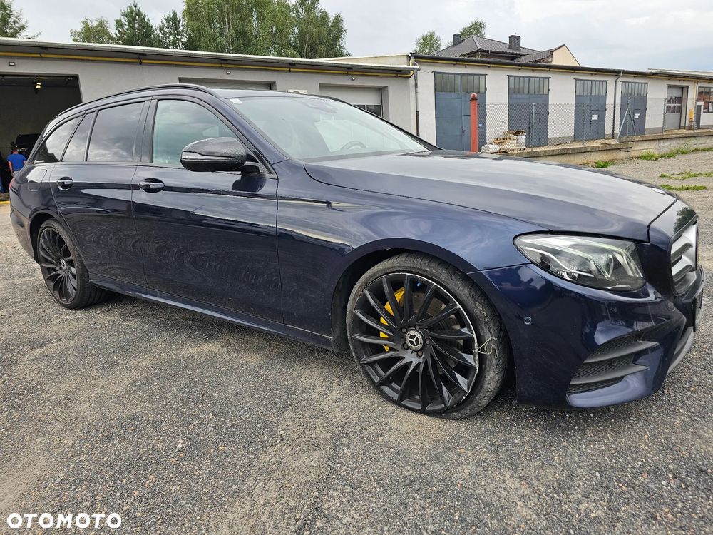 Mercedes-Benz Klasa E 220 d 4Matic 9G-TRONIC AMG Line - 3