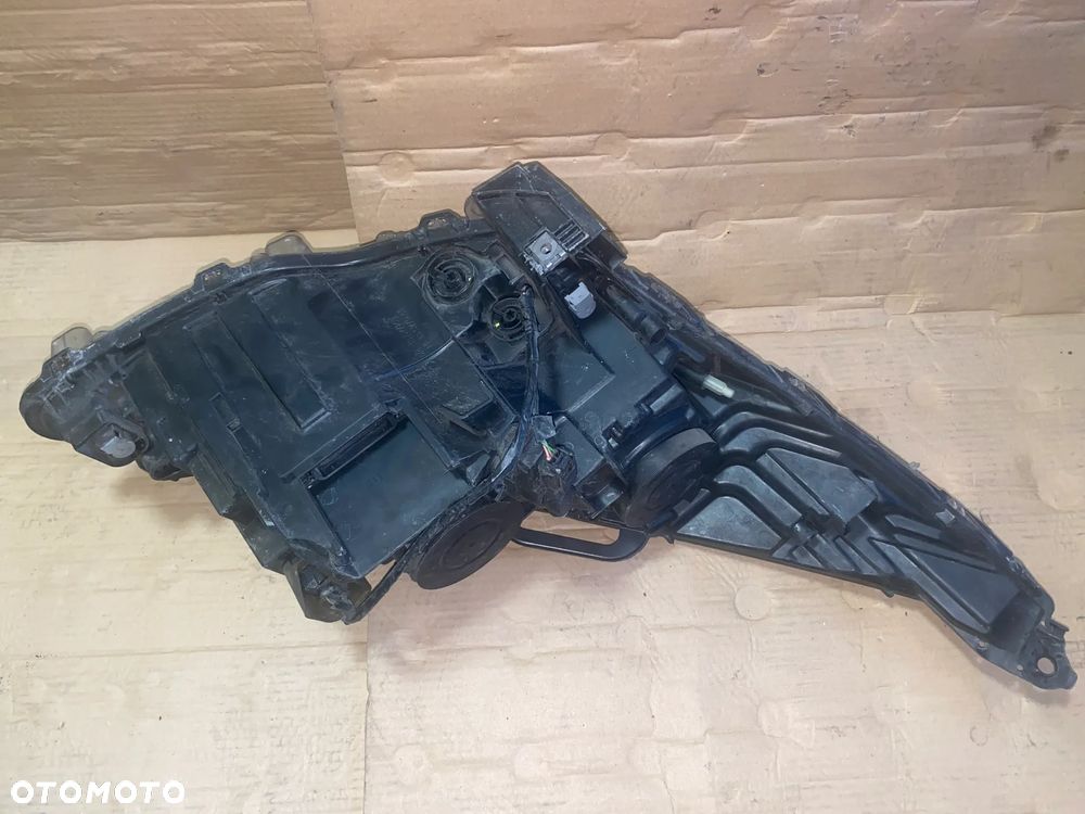 Lampa Peugeot 3008 5008 9682519080 prawa lewa OE - 8