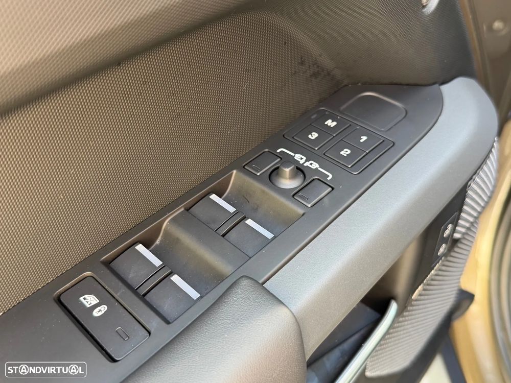 Land Rover Defender 2.0 P400e 110 AWD X-Dynamic HSE - 11