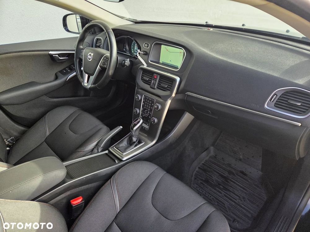 Volvo V40 Cross Country - 10