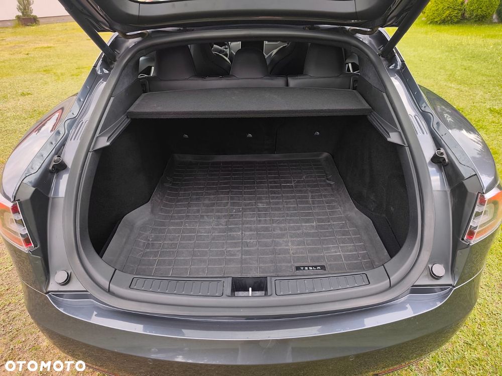 Tesla Model S Performance - 11