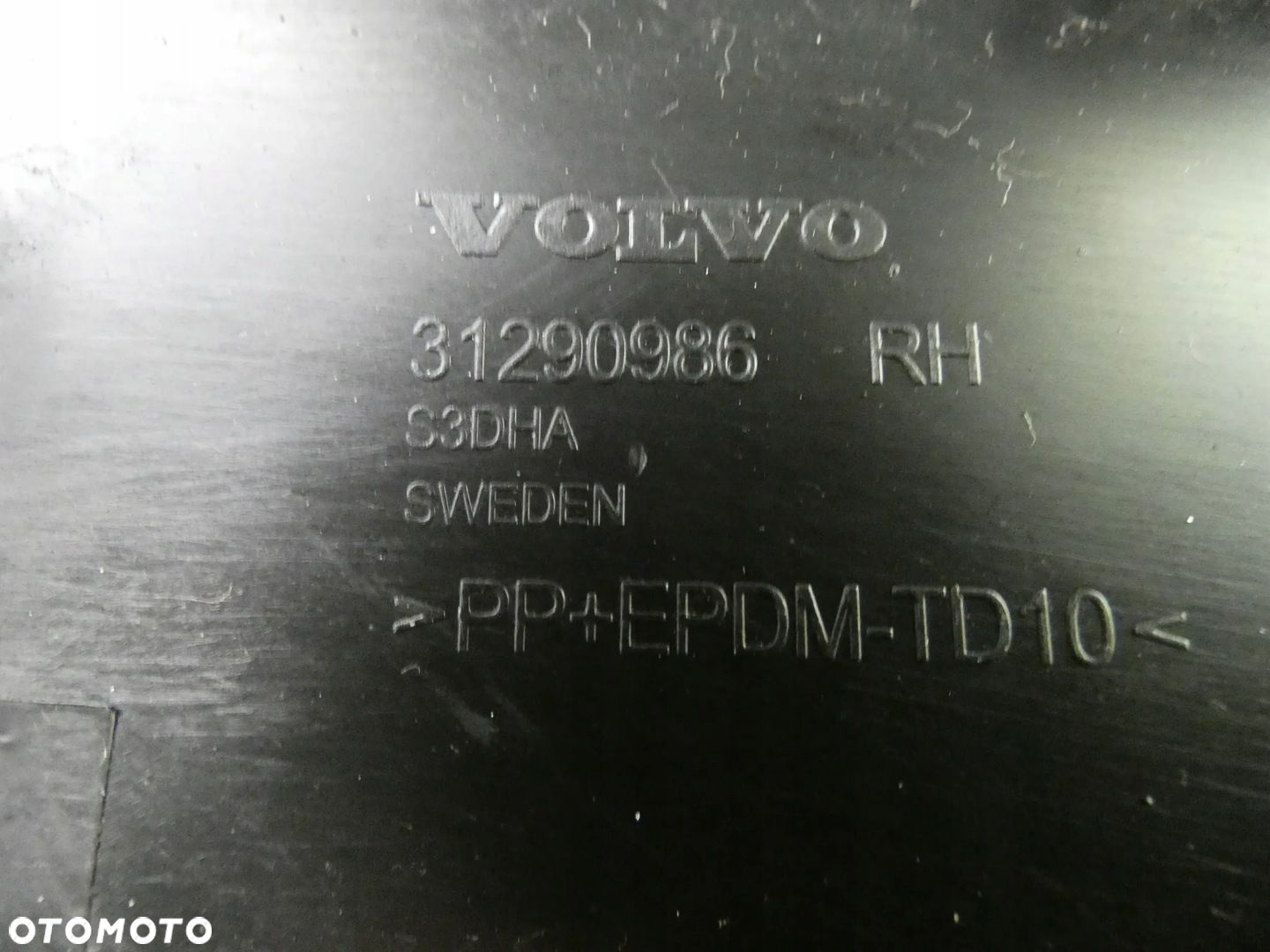 Volvo V60 S60 II KRATKA ZDERZAKA ATRAPA LISTWA PRAWY PRZÓD R-DESIGN - 3