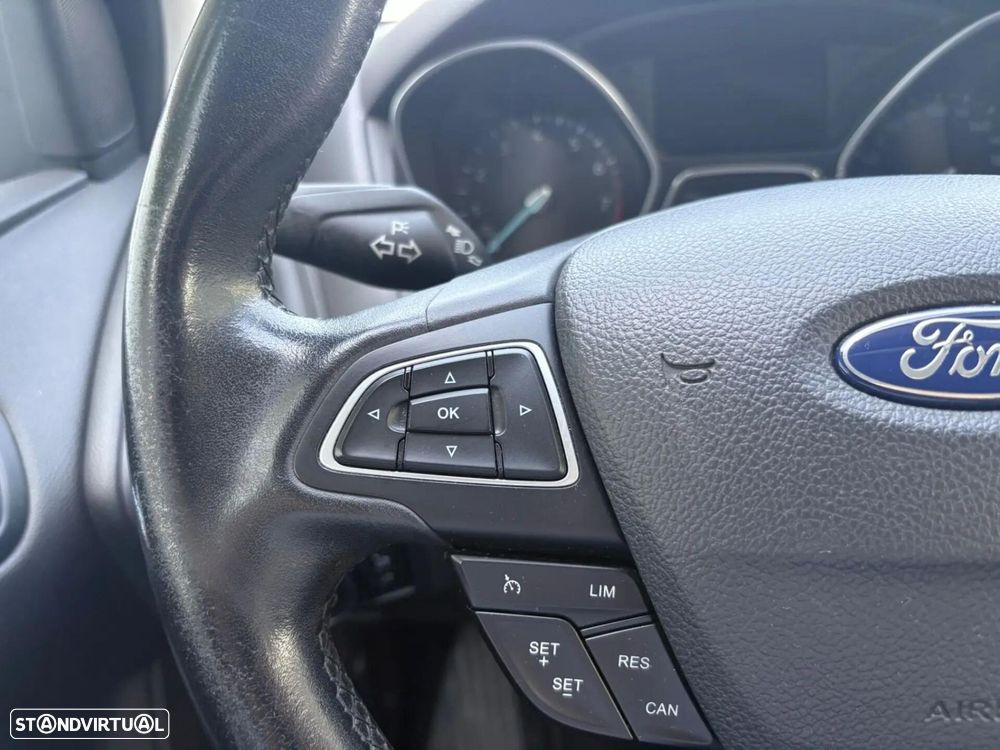 Ford Focus 1.0 EcoBoost S&S COOL&CONNECT DESIGN - 38