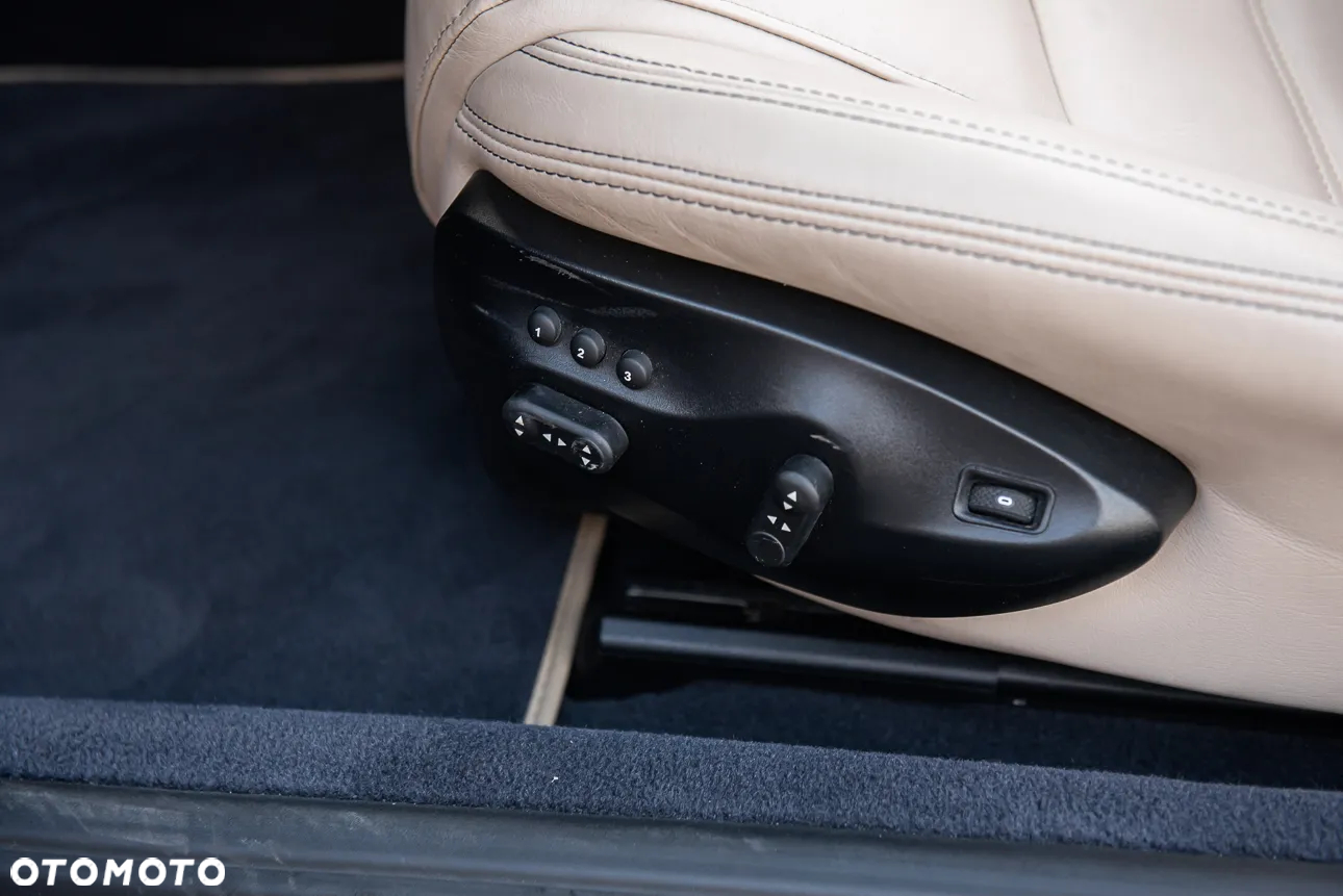 Maserati GranTurismo S Automat - 15