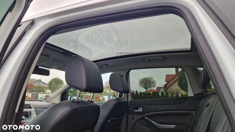 Ford Kuga 2.0 TDCi 2x4 Titanium - 10