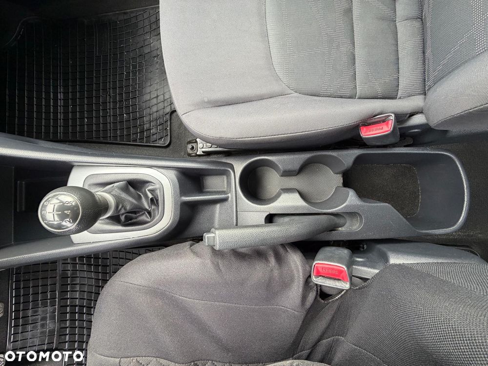 Kia Rio - 15
