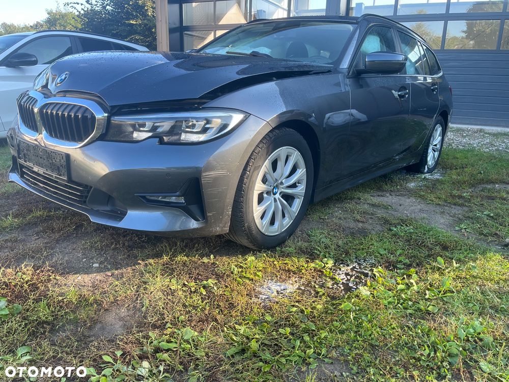 BMW Seria 3 318d Touring Sport Line - 4