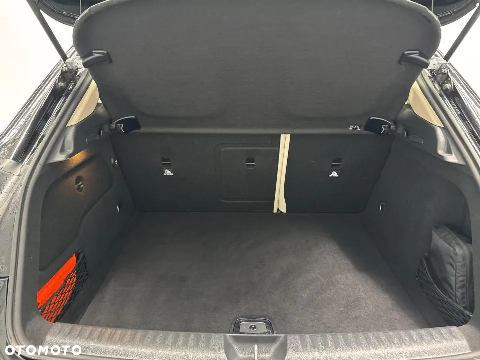 Mercedes-Benz GLA 200 7G-DCT - 22