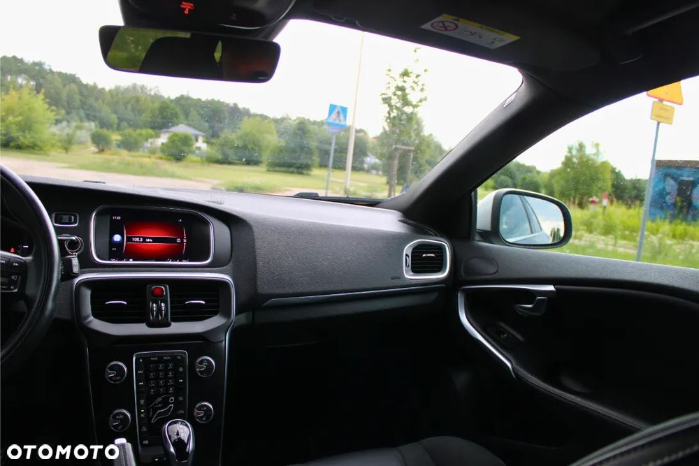 Volvo V40 D3 Drive-E R-Design Momentum - 28