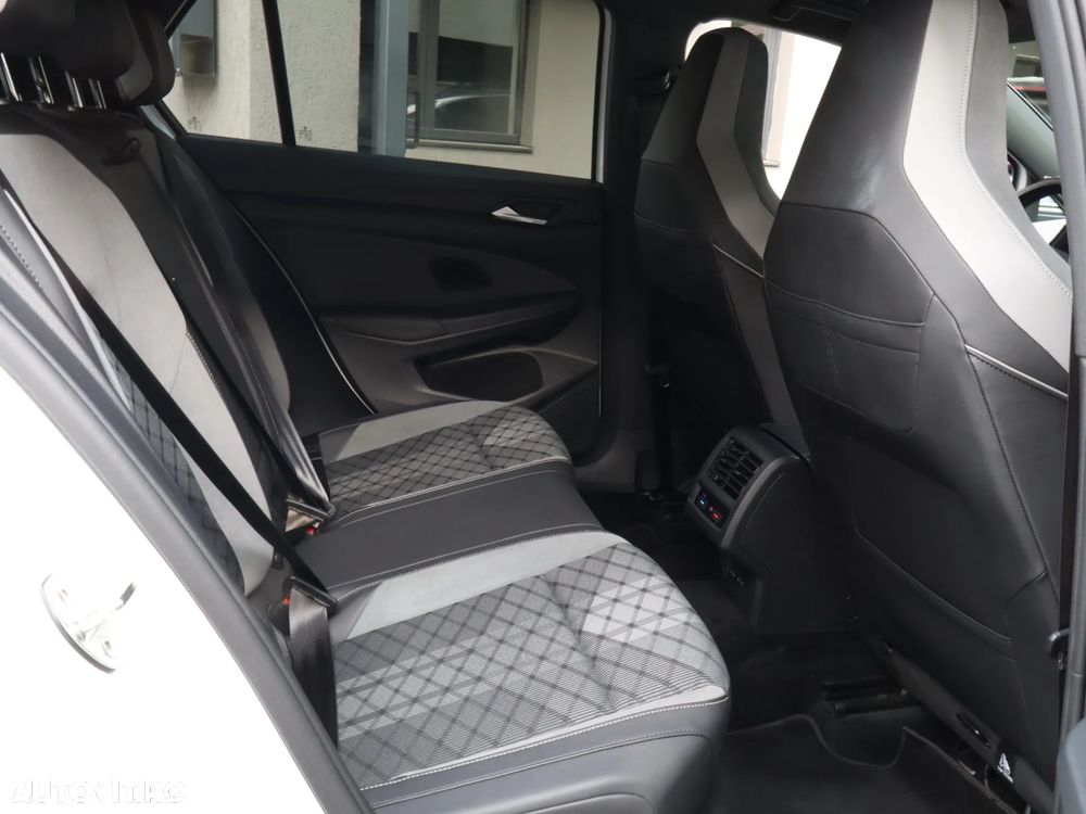 Volkswagen Golf 1.5 eTSI ACT DSG MHEV R-Line - 19