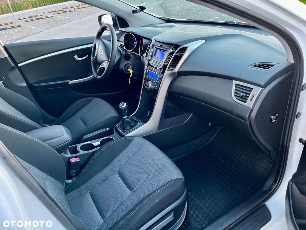 Hyundai i30 1.4 Intro Edition - 9
