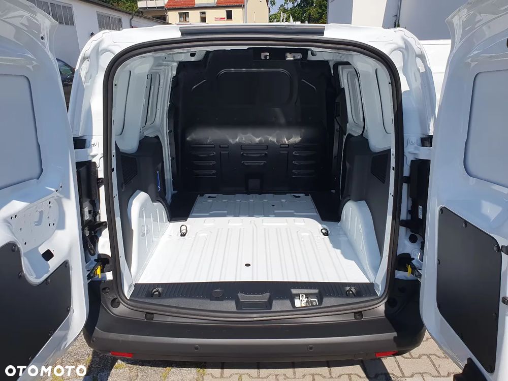 Ford Transit Courier - 10