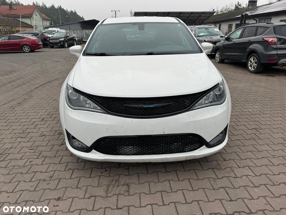 Chrysler Pacifica - 2