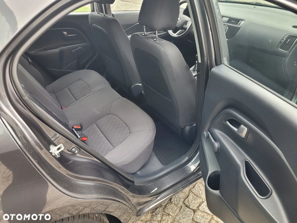 Kia Rio 1.2 M - 11