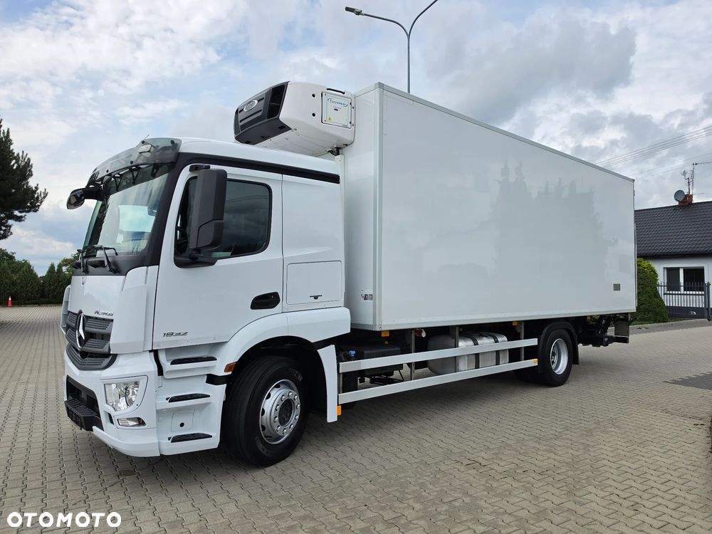 Mercedes-Benz ACTROS 18.32 CHŁODNIA KABINA SYPIALNA SPROWADZONY Z DE SUPER STAN !!! - 2