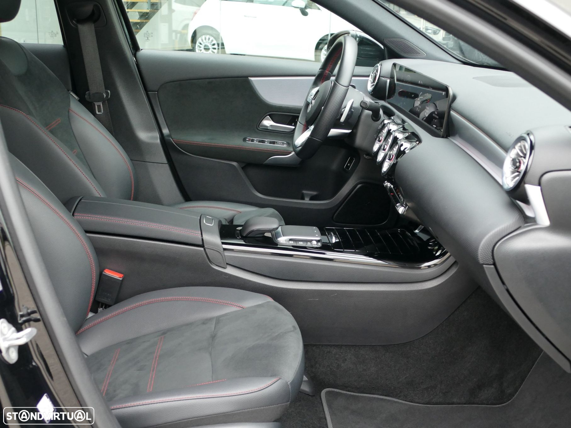 Mercedes-Benz A 250 Limousine e AMG Line - 18