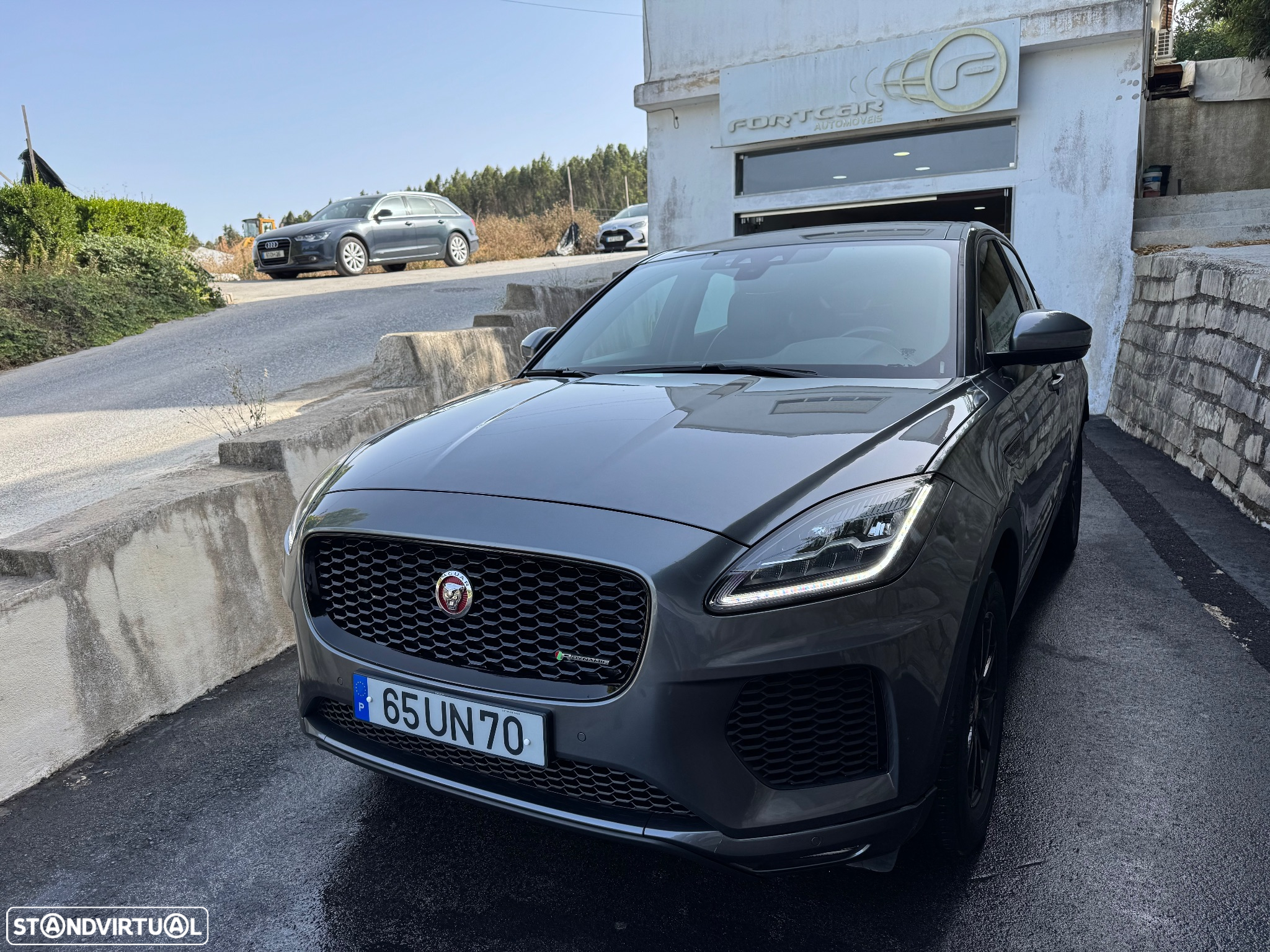 Jaguar E-Pace 2.0 i4D R-Dynamic S - 2