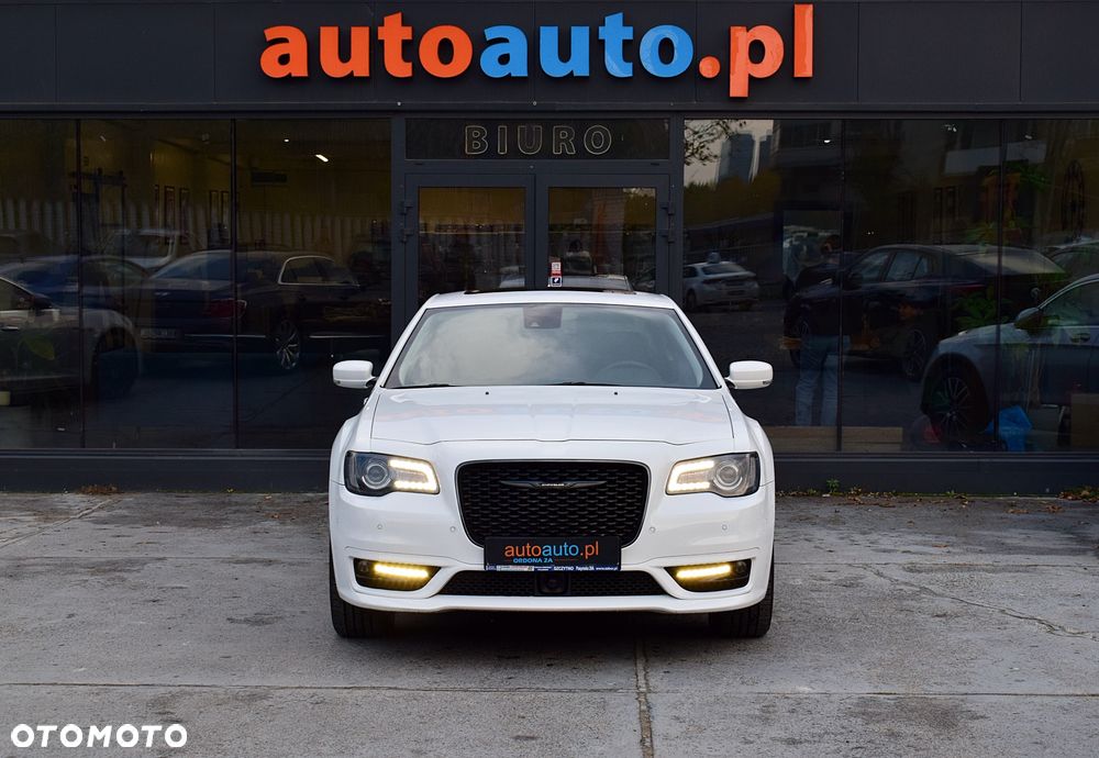 Chrysler 300 2022 photo 2