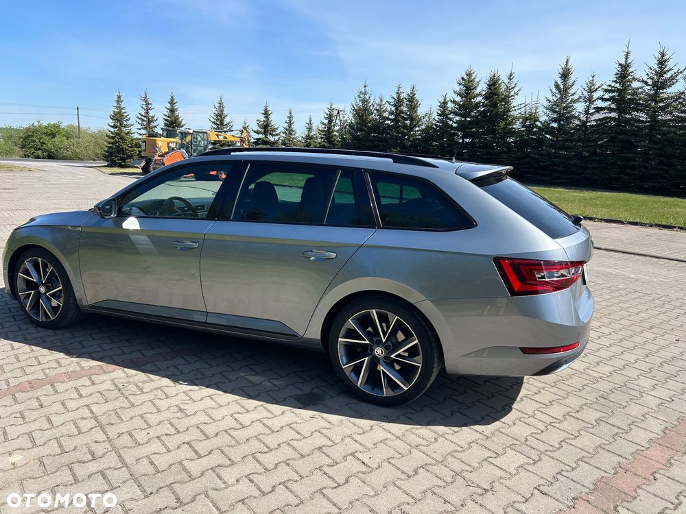 Skoda Superb 2.0 TDI DSG Sportline - 10